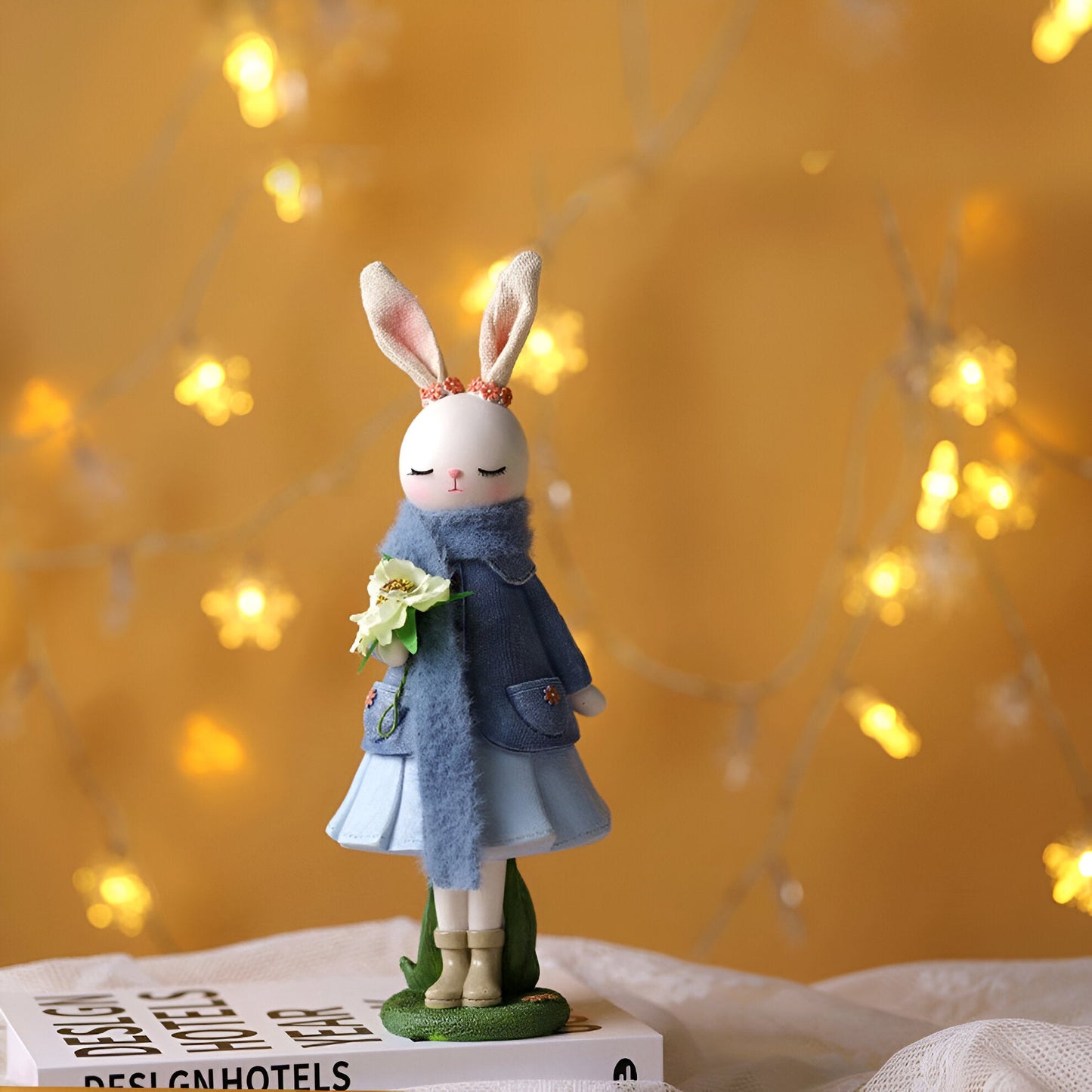 ConeyChic Osterdeko - Elegante Hasenfigur aus Harz - Osterdekorationen