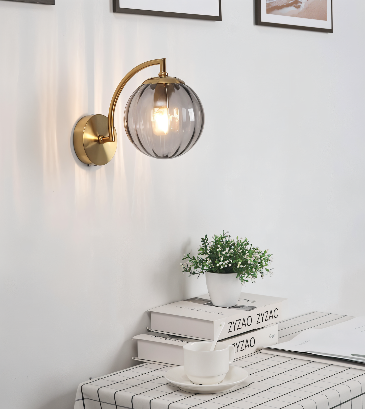 CrystalGlow Wandleuchte - Globe Leuchten Indoor - Retro Glas LED Schlafzimmer Wandleuchte