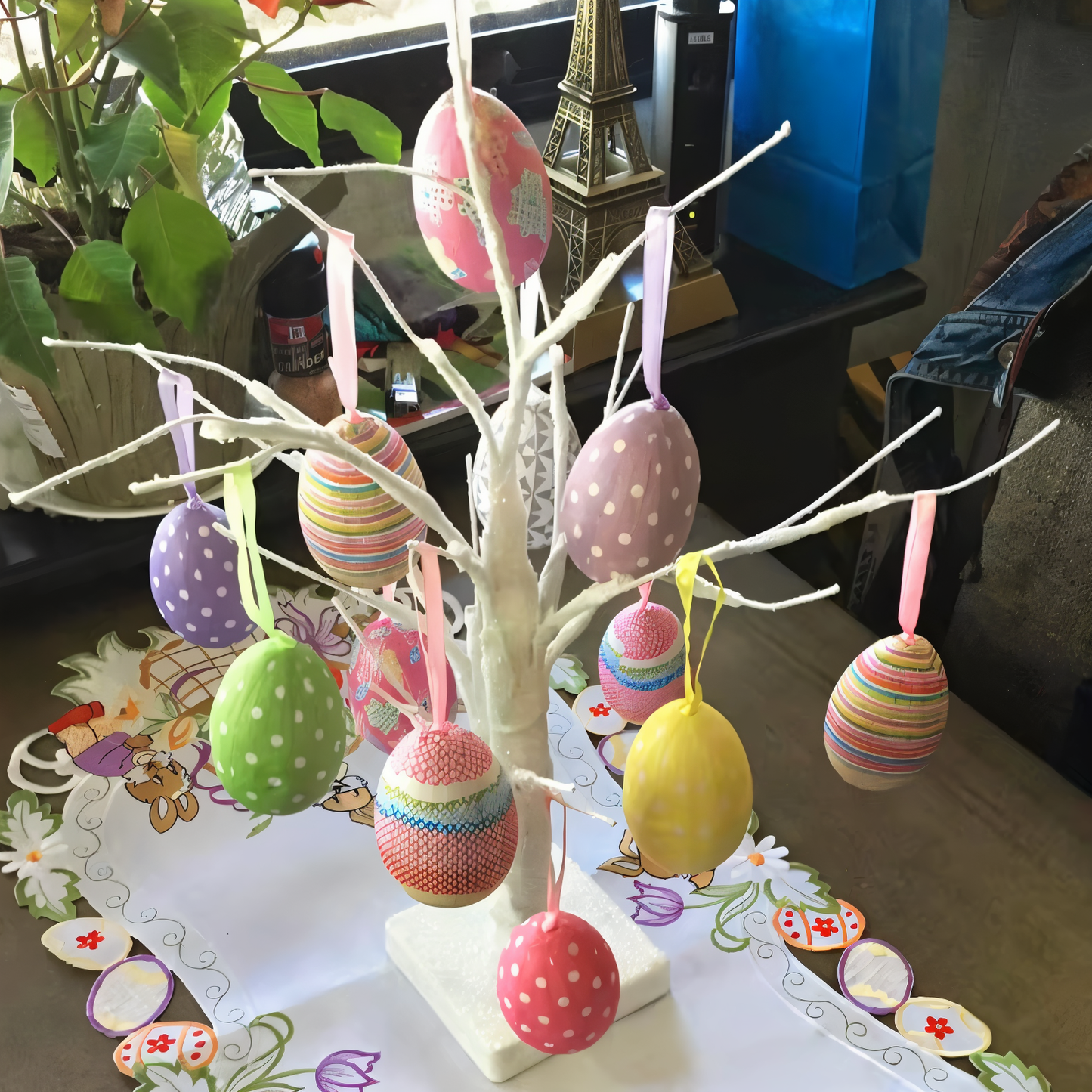 Faux Ostereier - 12 Stück Bunte Künstliche Eier Hängende Osterdekoration