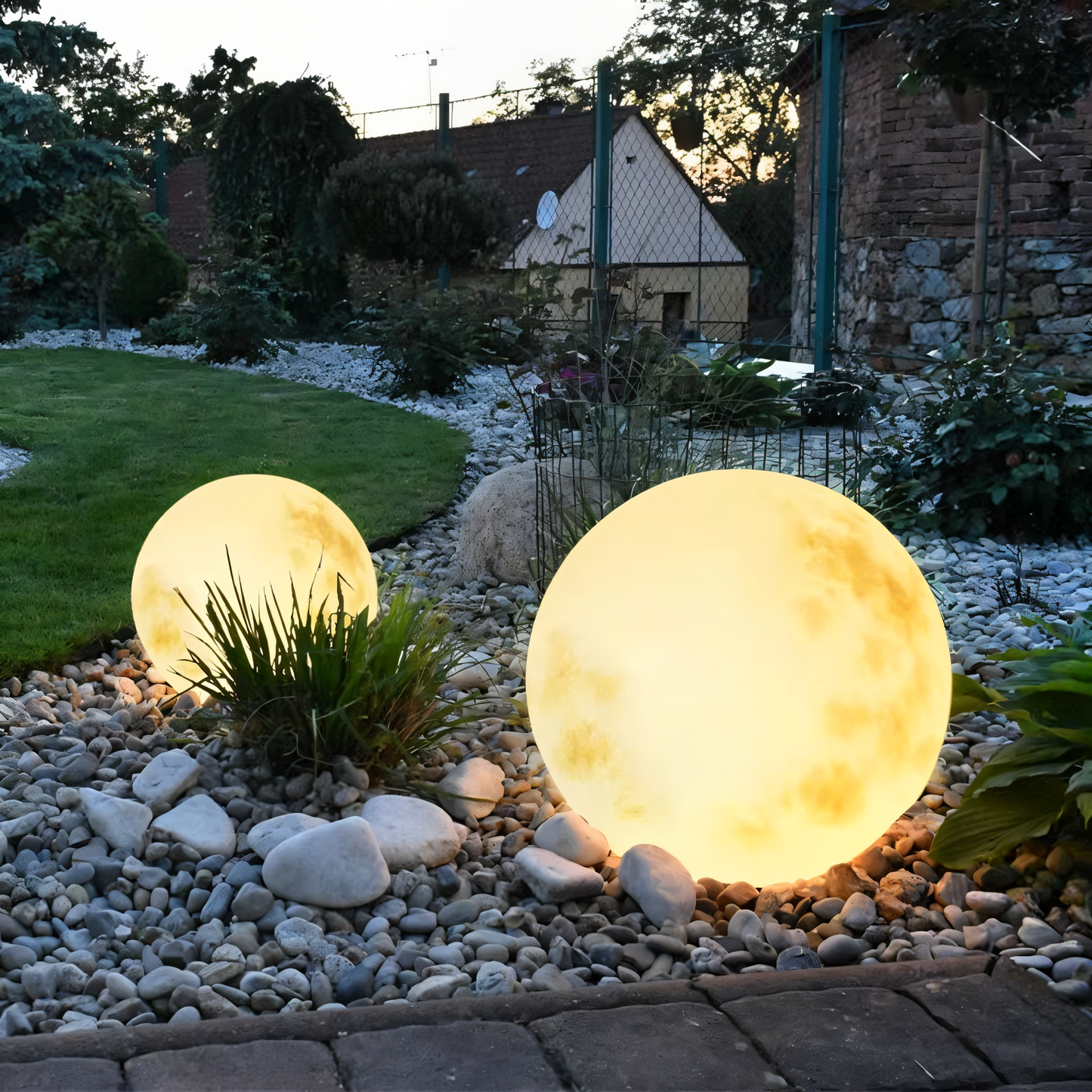 LunaLumena - Solar Mond Gartenbeleuchtung - IP65 Solarlampe Garten