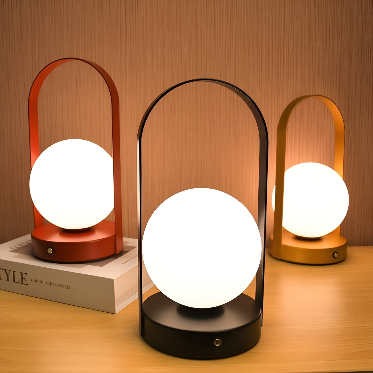 OrbitaLux – Dimmbare Tischlampe mit stilvollem Freiraum