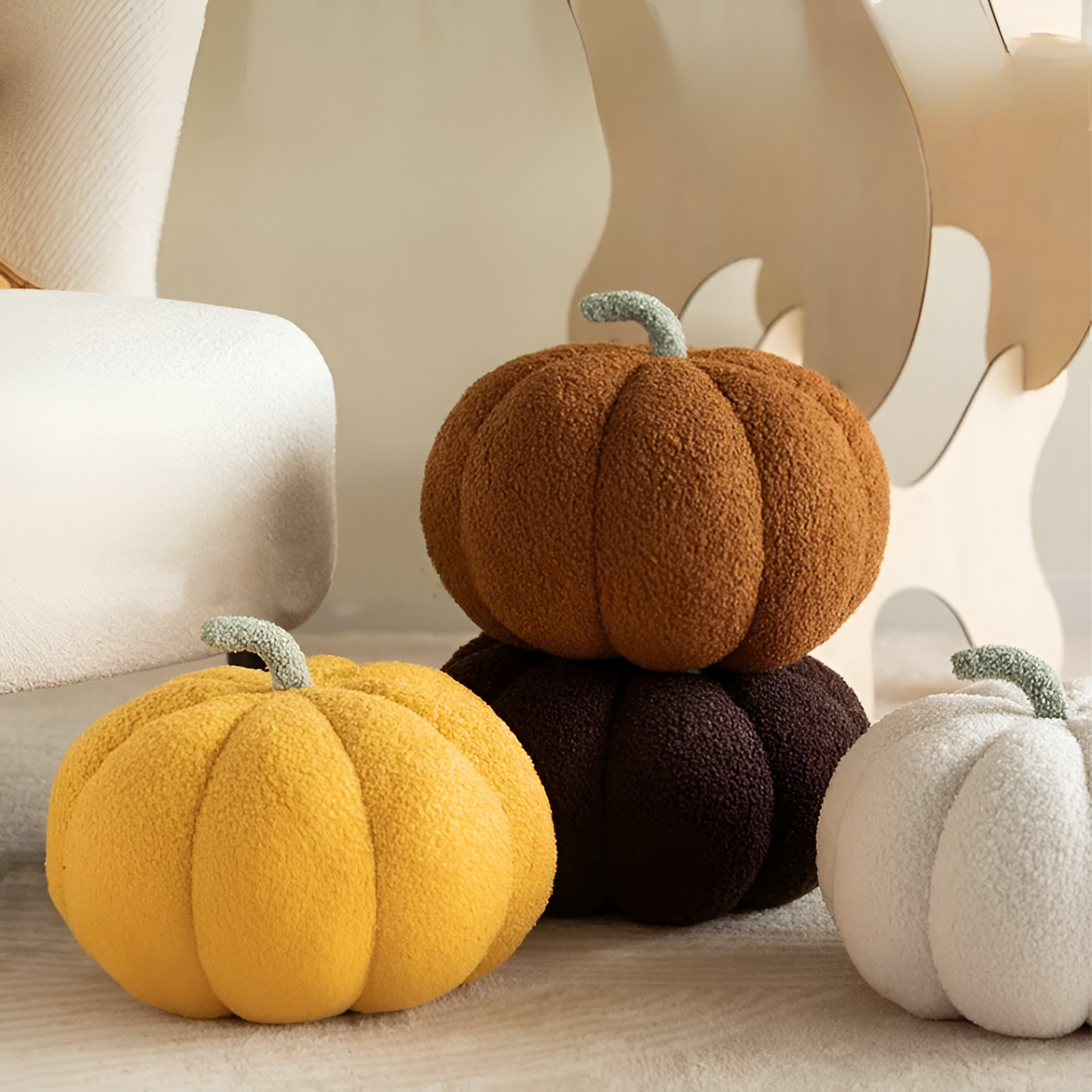 Pumpkin Cush - Texturiertes Kürbis Plüschkissen