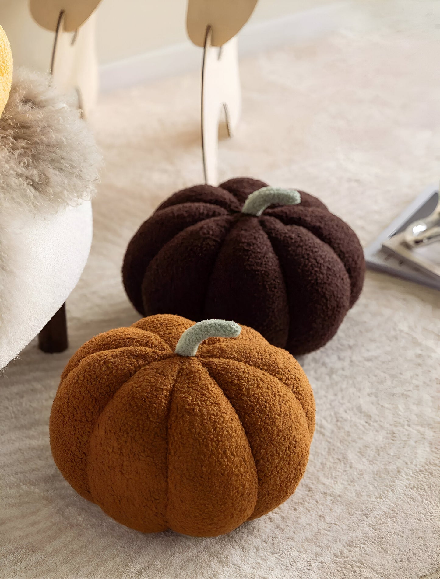 Pumpkin Cush - Texturiertes Kürbis Plüschkissen