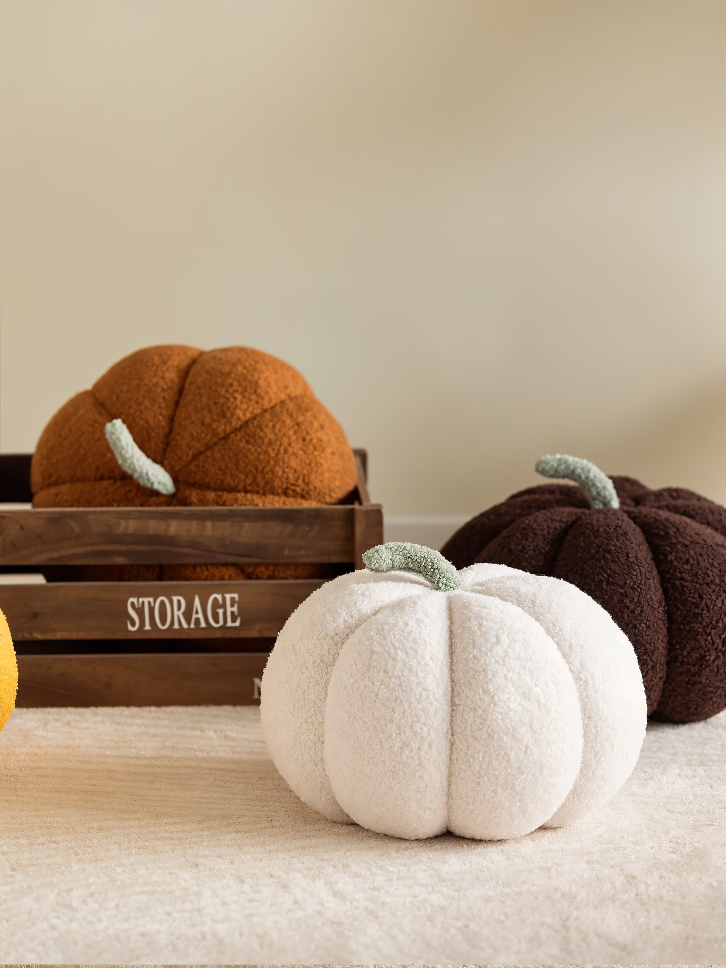 Pumpkin Cush - Texturiertes Kürbis Plüschkissen