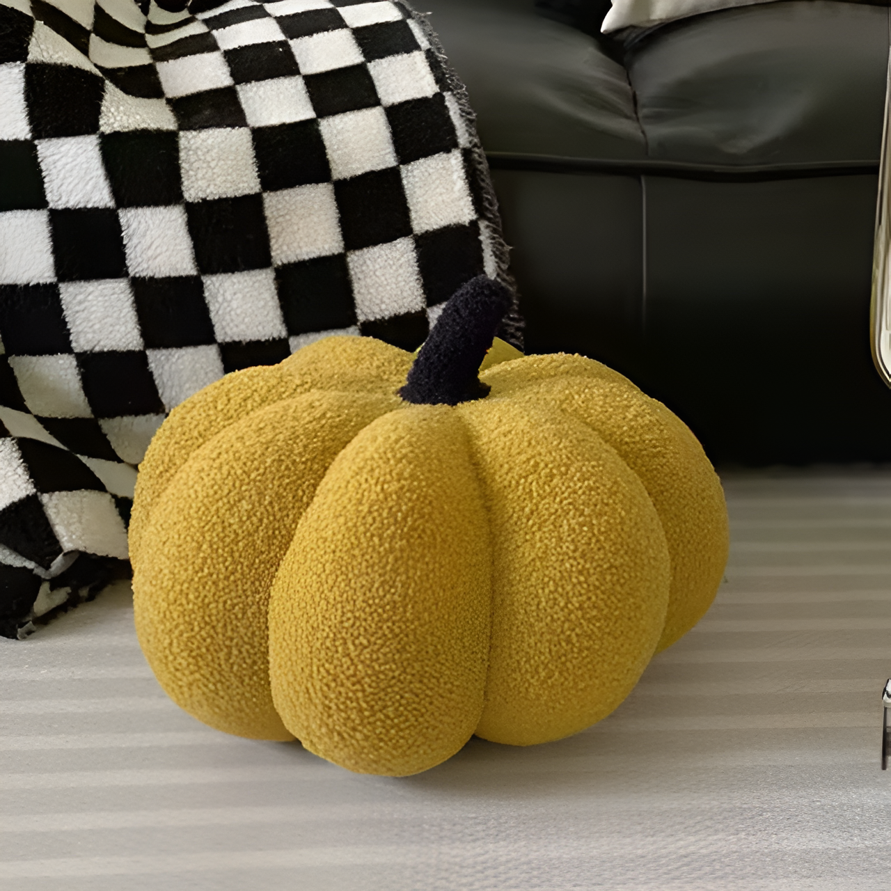 Pumpkin Cush - Texturiertes Kürbis Plüschkissen