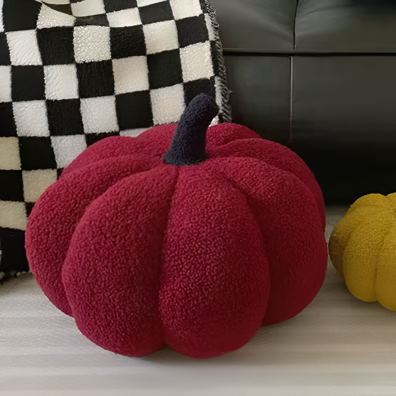 Pumpkin Cush - Texturiertes Kürbis Plüschkissen