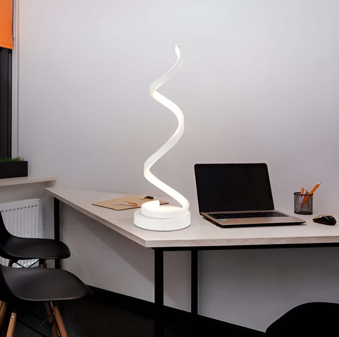 Garduru Curve- Spiralförmige LED-Tischleuchte mit Berührungssteuerung
