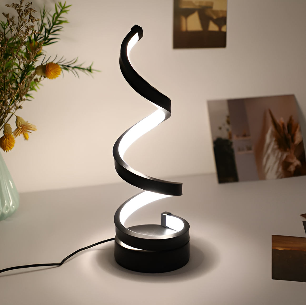 Garduru Curve- Spiralförmige LED-Tischleuchte mit Berührungssteuerung