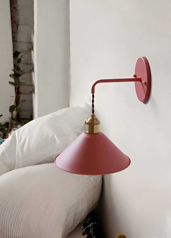 RetroGlow – Vintage-inspirierte Wandlampe mit verspielter Eleganz
