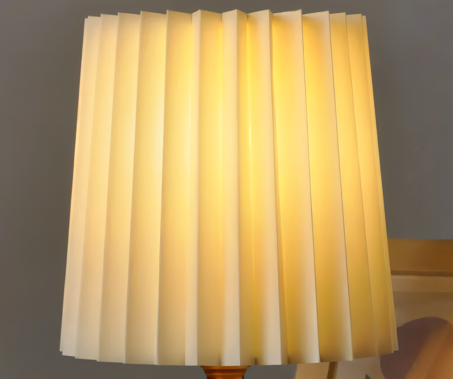 ScandiChic Holz Tischlampe - Nordic plissierter Stoff Schreibtischlampe