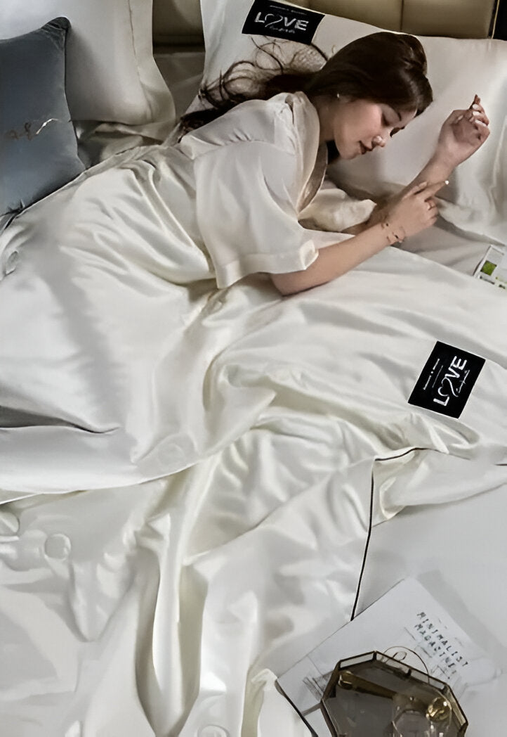 SilkyDream – Luxus Seidenbettdecke für Komfort in allen vier Jahreszeiten
