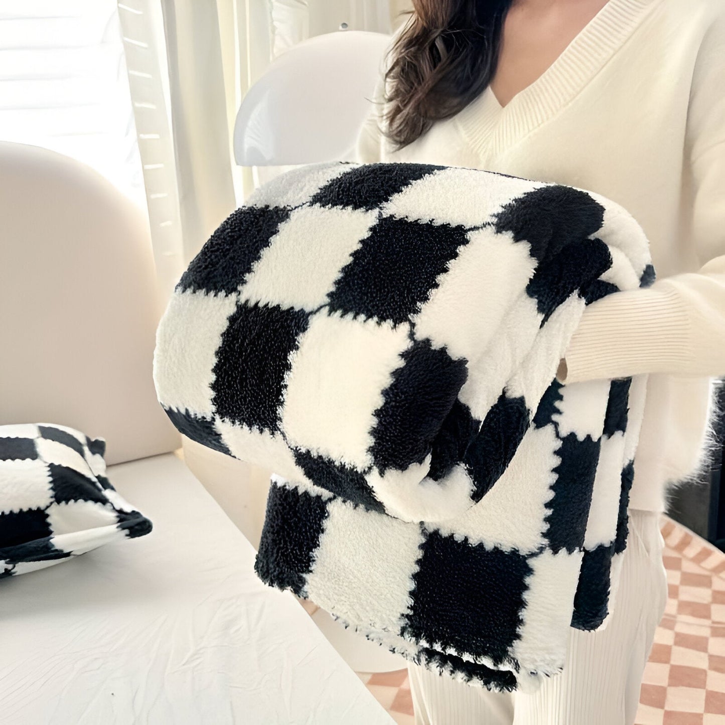 Fleece-Decke mit buntem Karomuster für gemütliche Wohnkultur