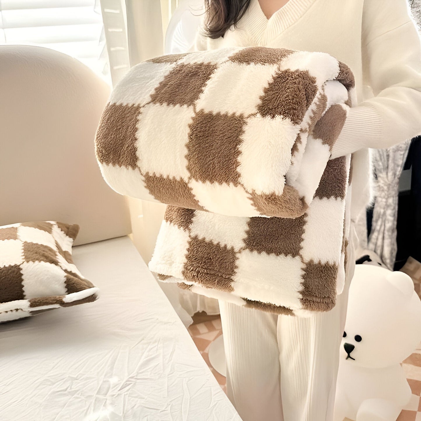 Fleece-Decke mit buntem Karomuster für gemütliche Wohnkultur
