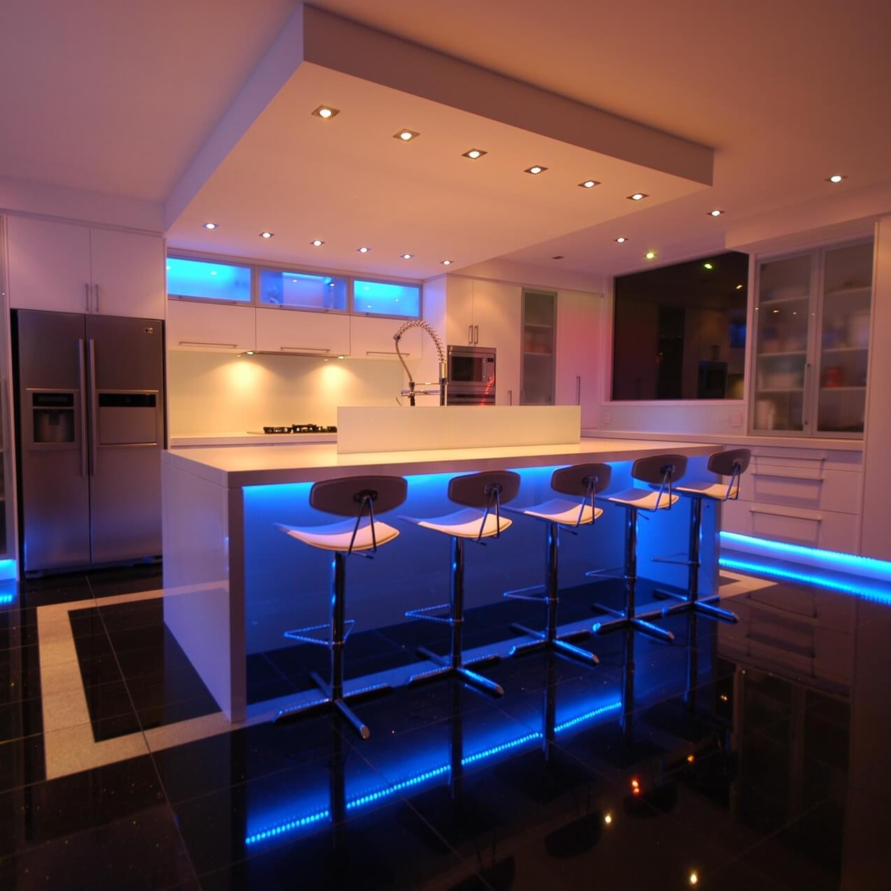 Lebendige RGB LED Streifenlichter - Bluetooth anpassbarer Farbwechsel-Lichtstreifen für die Wohnkultur