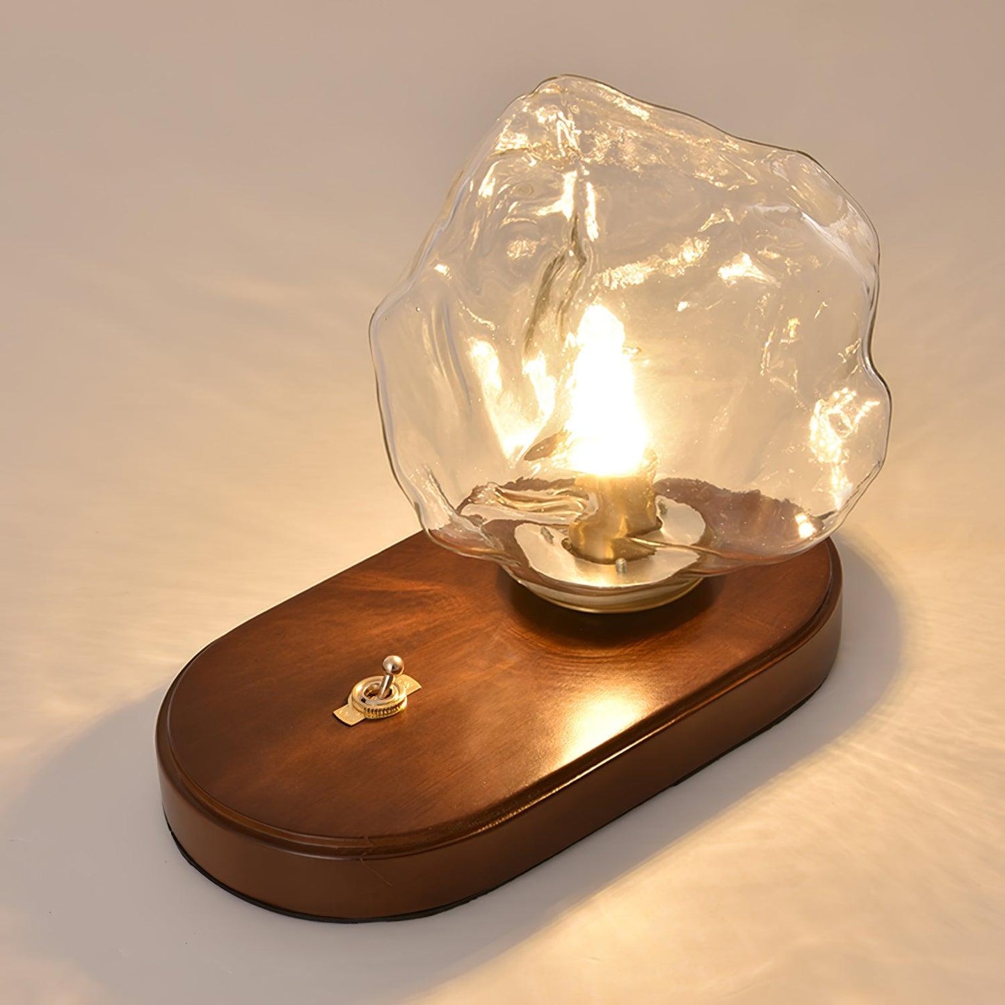Moderne Stehlampe mit Glasblock und Holzfuß - LED-Beleuchtung