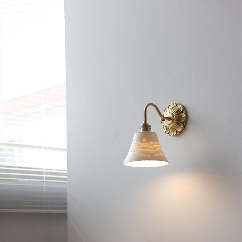Garduru & Weiße Keramikwandleuchte – Klassische Eleganz für zeitlose Interiors