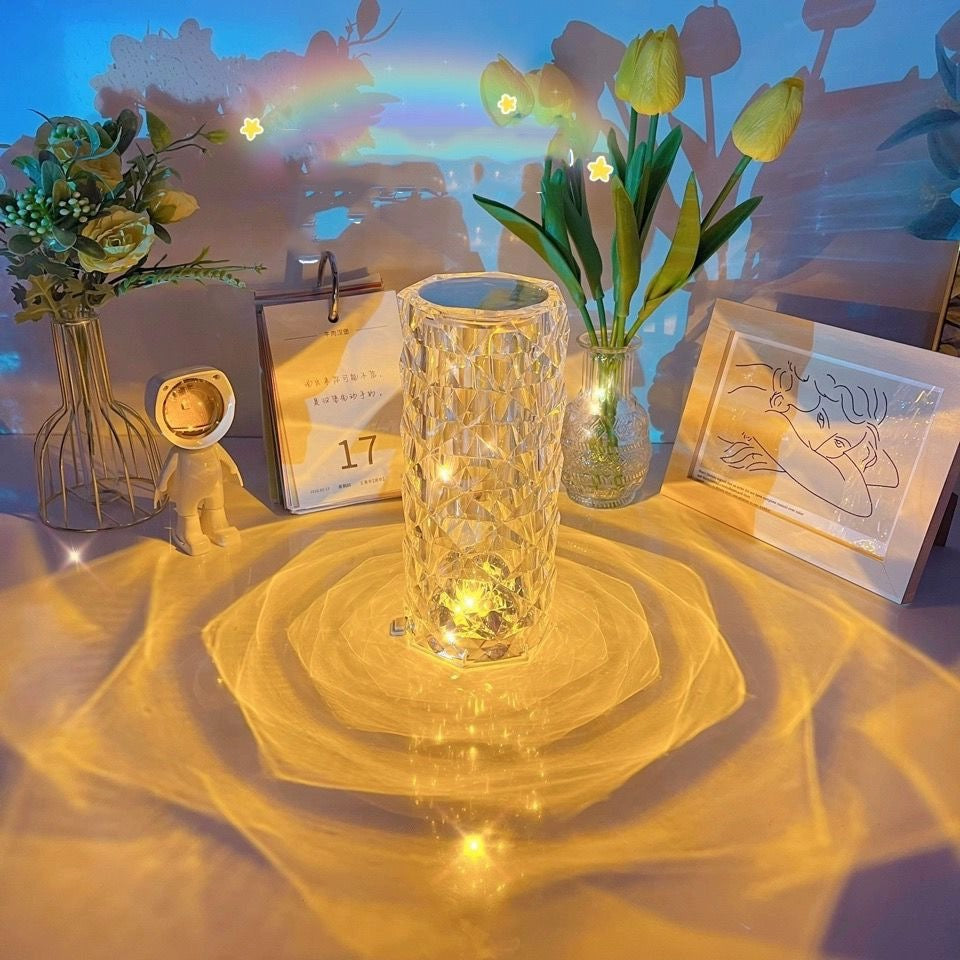 CrystalGlow – Luxus Tischlampe mit funkelndem Design