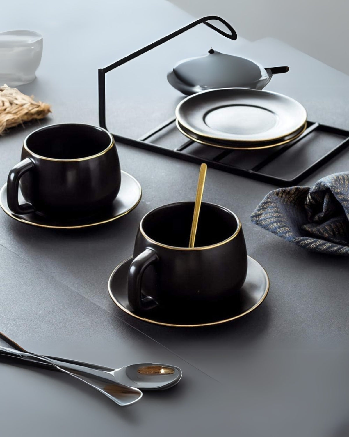 Zeitlose Eleganz – Luxuriöses Porzellan-Teeset mit Pariser Charme