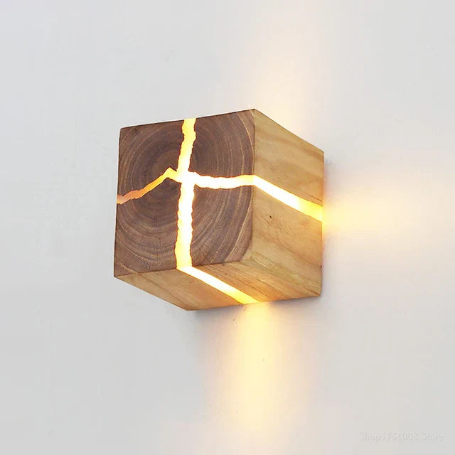 CubeGlow – Luxuriöse Holzwandlampe mit modernem und natürlichem Design