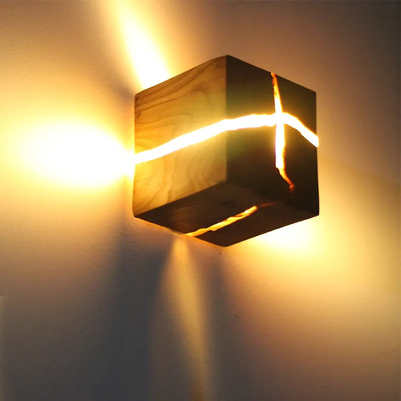 CubeGlow – Luxuriöse Holzwandlampe mit modernem und natürlichem Design