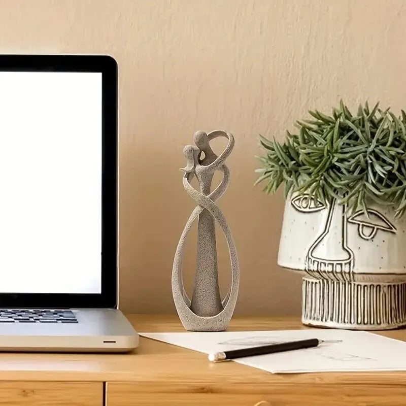 AmorSculpt – Romantische Harzskulptur mit zeitloser Eleganz