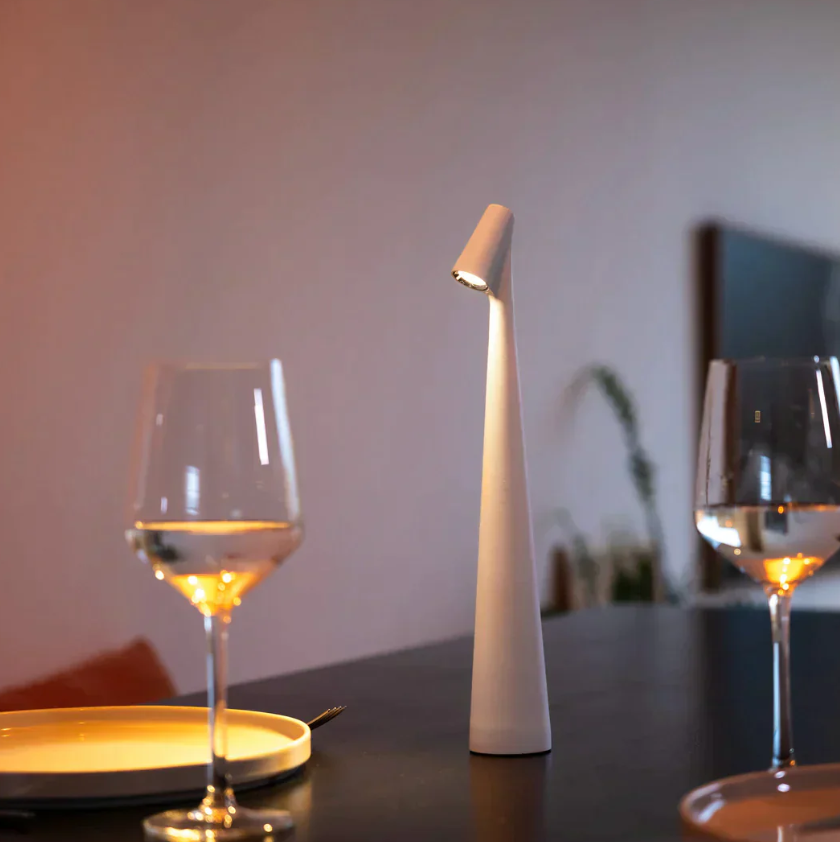 La Lumière d'Opale - Tischlampe aus Opalglas und Metall | Elegante und raffinierte Beleuchtung