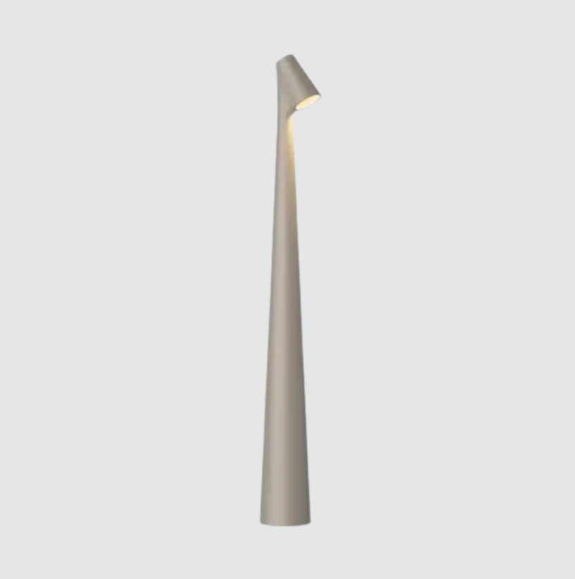 La Lumière d'Opale - Tischlampe aus Opalglas und Metall | Elegante und raffinierte Beleuchtung