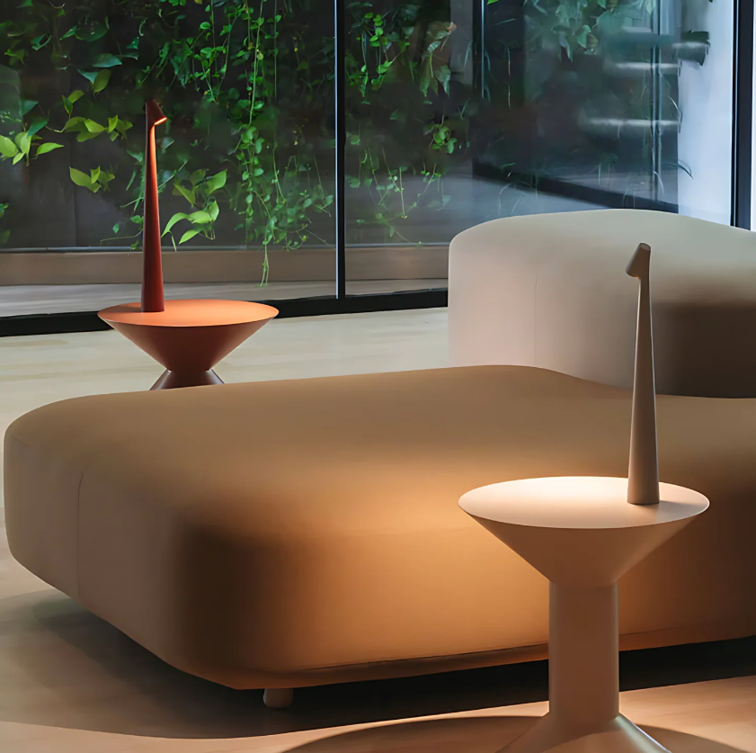 La Lumière d'Opale - Tischlampe aus Opalglas und Metall | Elegante und raffinierte Beleuchtung