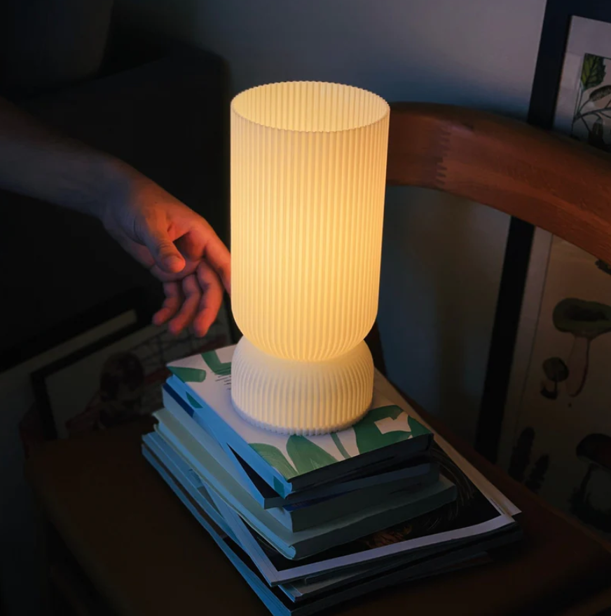 Garduru Tischlampe – Ein von der Geschichte inspiriertes Design mit einem modernen Twist