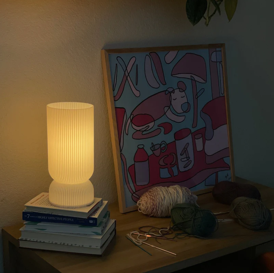 Garduru Tischlampe – Ein von der Geschichte inspiriertes Design mit einem modernen Twist