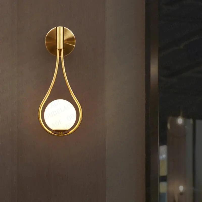 Nordische Wandlampe aus Metall und Glas - Minimalistisches Design für elegantes Interieur