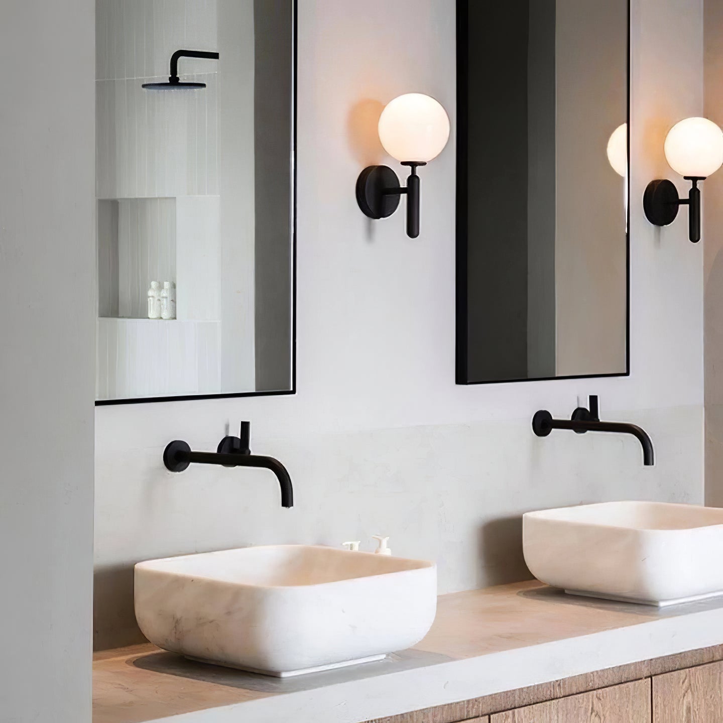 Scandiluxe LED Lampe – Minimalistisches Design aus Messing und Glas für Innenräume