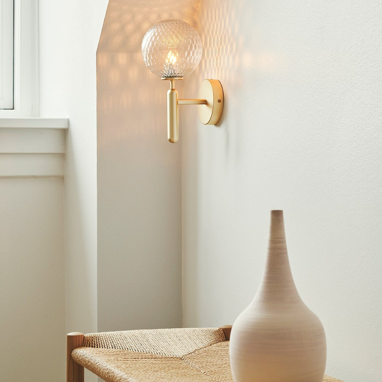 Scandiluxe LED Lampe – Minimalistisches Design aus Messing und Glas für Innenräume