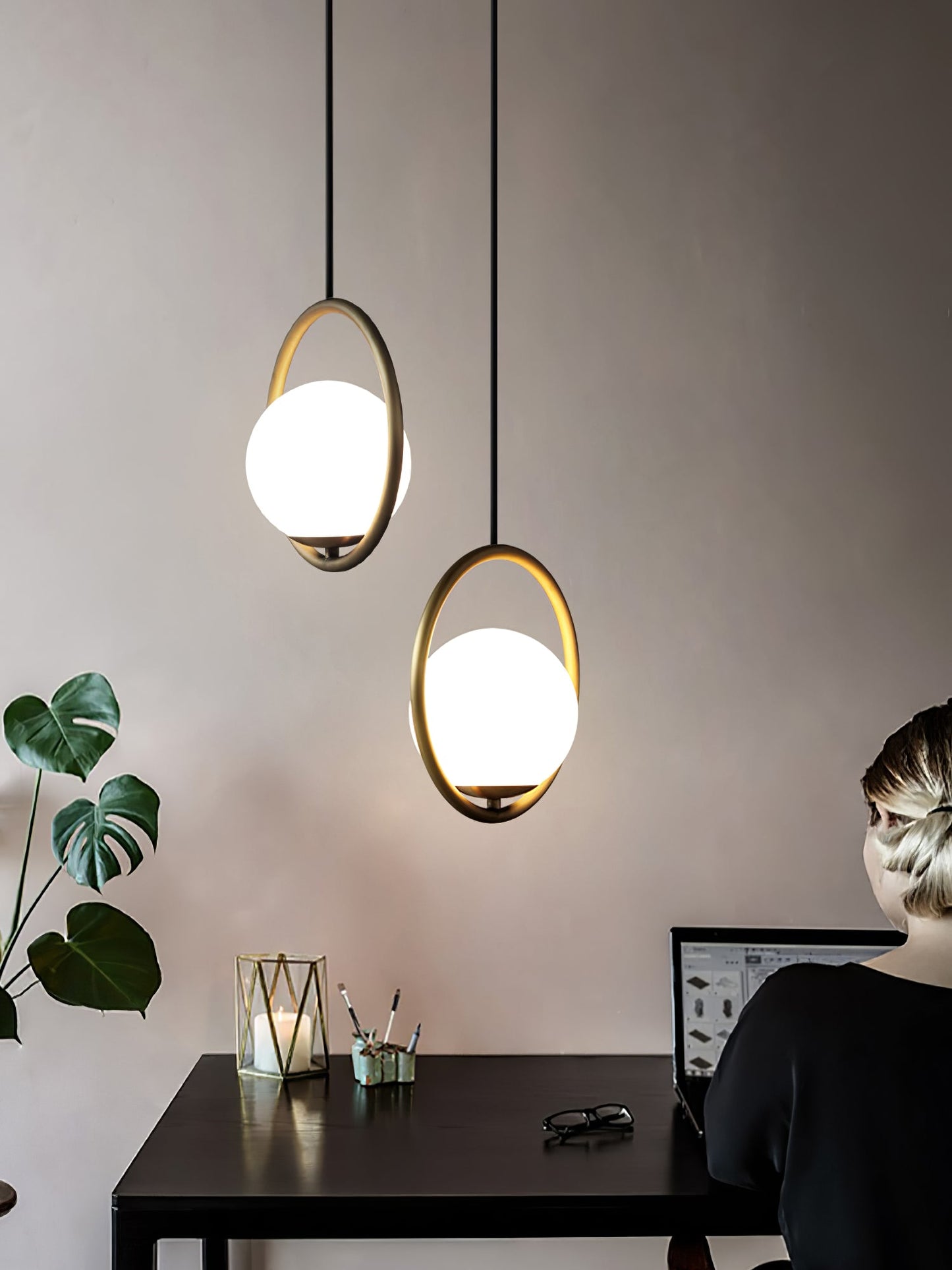 Aufhängung Mila aus Metall und Glas – Moderne Lampe mit elegantem Design