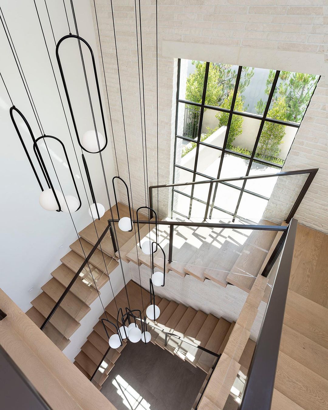 Aufhängung Mila aus Metall und Glas – Moderne Lampe mit elegantem Design