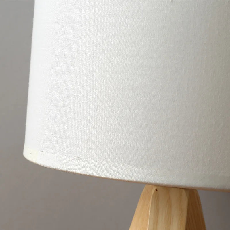 LumiWood – Moderne Holz-Tischlampe mit warmer, natürlicher Eleganz
