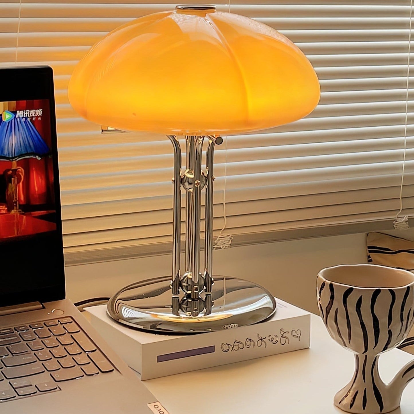 Tischlampe Pilz Bauhaus – Modernes Design mit Amberglas-Schirm
