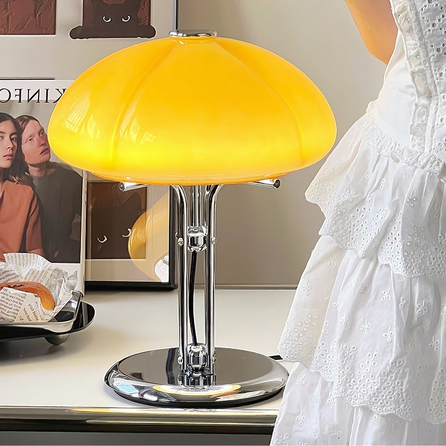 Tischlampe Pilz Bauhaus – Modernes Design mit Amberglas-Schirm