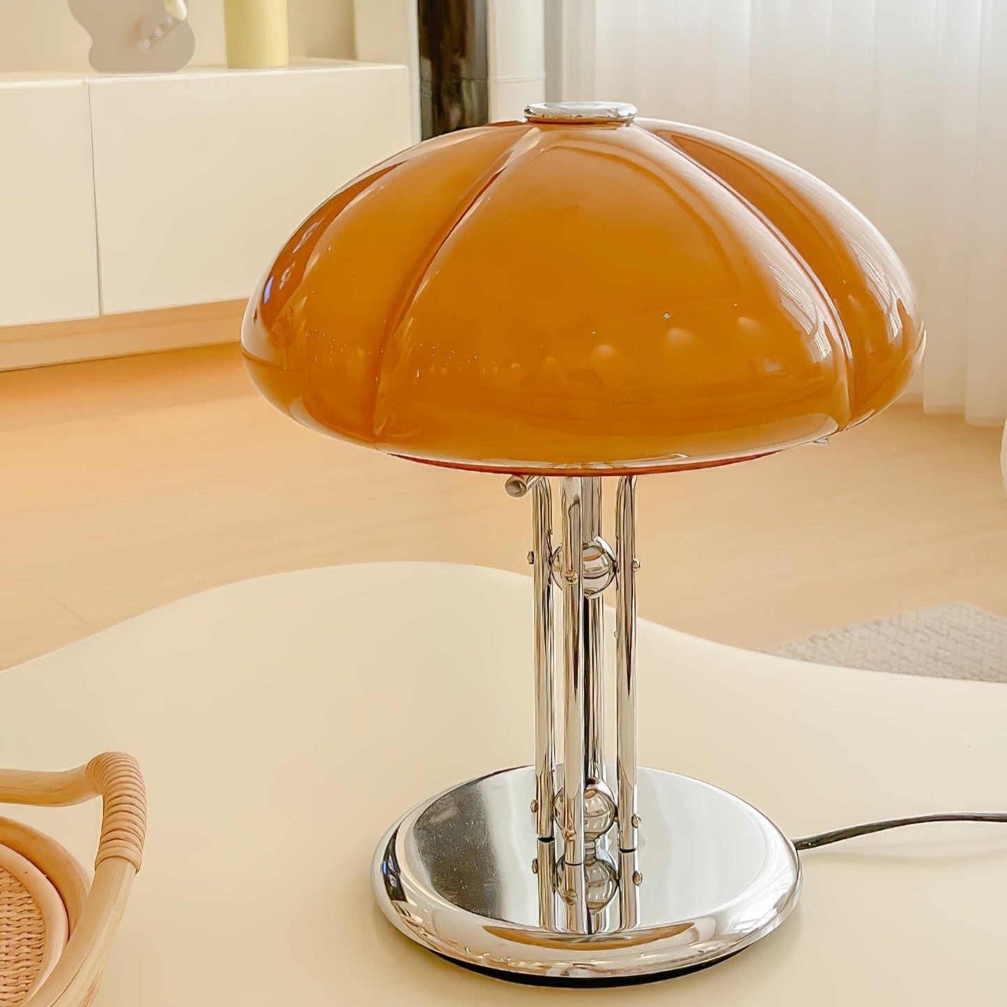 Tischlampe Pilz Bauhaus – Modernes Design mit Amberglas-Schirm