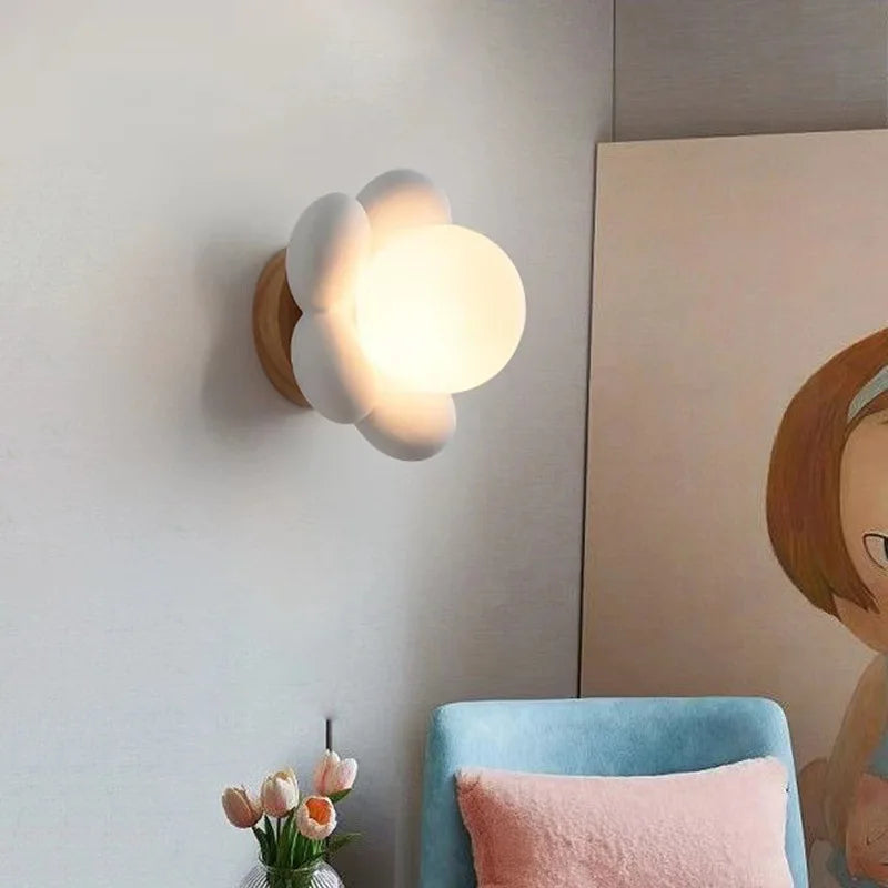 Wandleuchte mit Creme-Blume für drinnen | NatureGlow