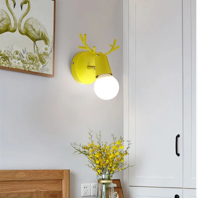 Elegante Wandleuchte mit Geweih-Thema | NatureGlow