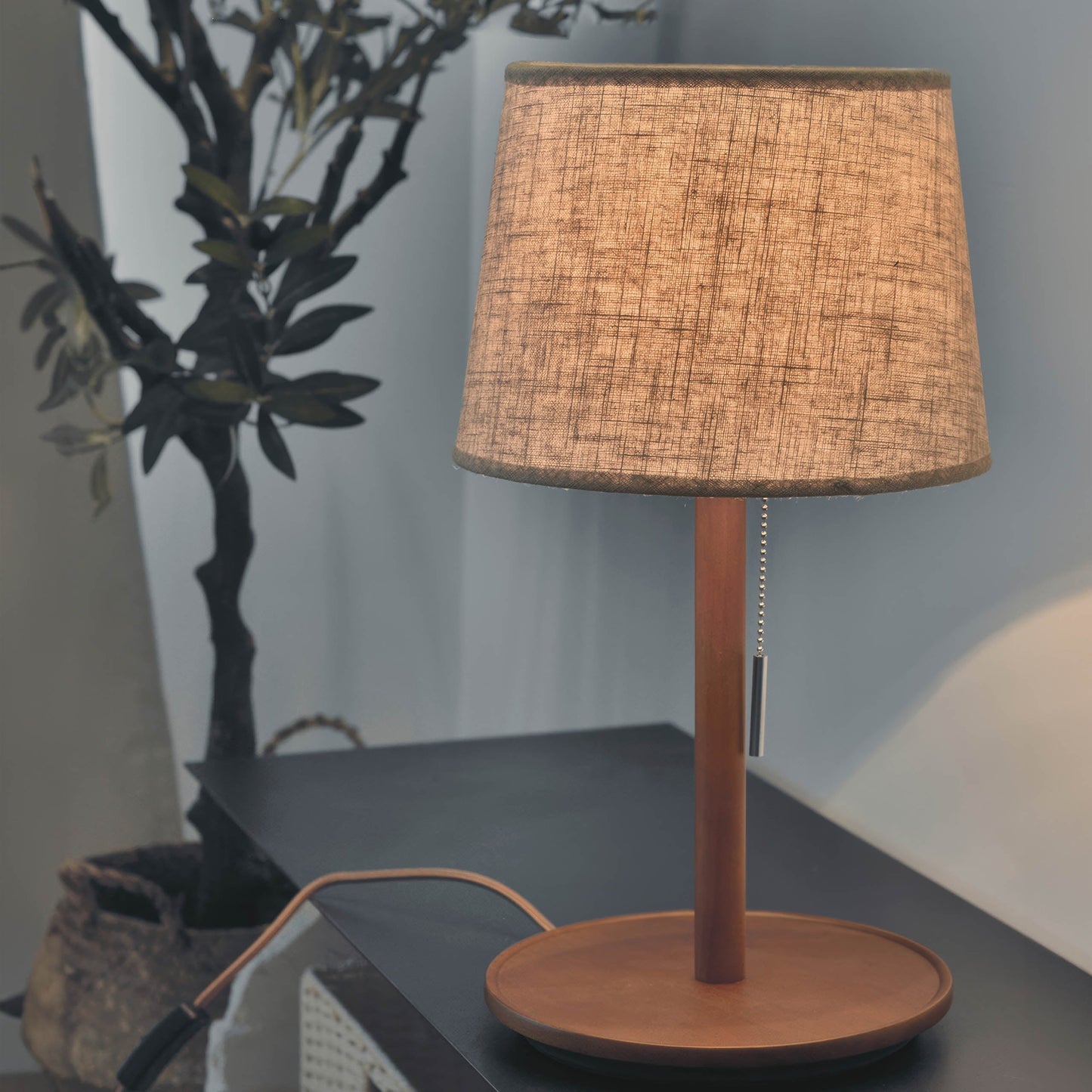 Lampe Gentle Glow Nordic Walnuss - Natürliches und Beruhigendes Licht aus Holz und Stoff