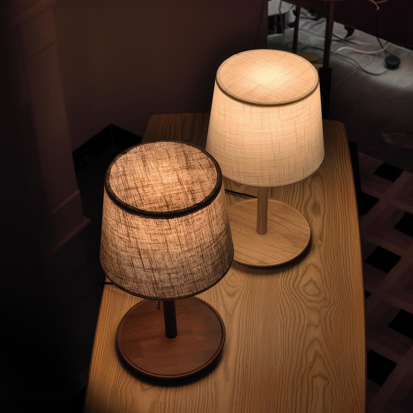 Lampe Gentle Glow Nordic Walnuss - Natürliches und Beruhigendes Licht aus Holz und Stoff