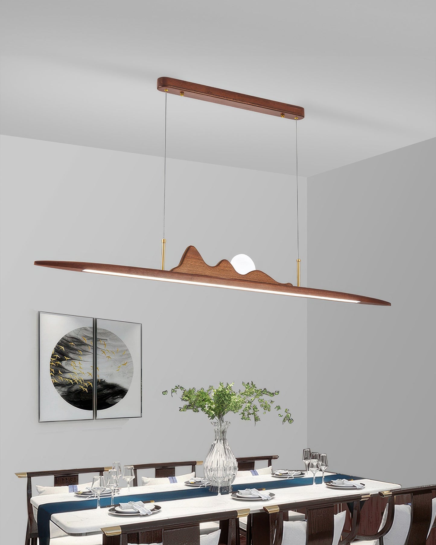 Hängelampe mit Holzstreifen im minimalistischen One-Line-Design