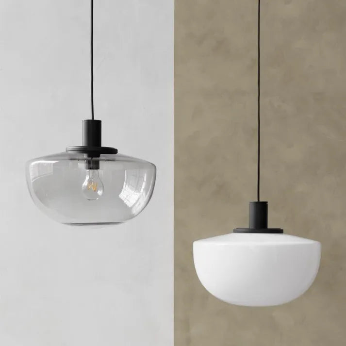 Moderne Glas- und Metallaufhängung – Elegante Globelampe für Küche und Esszimmer