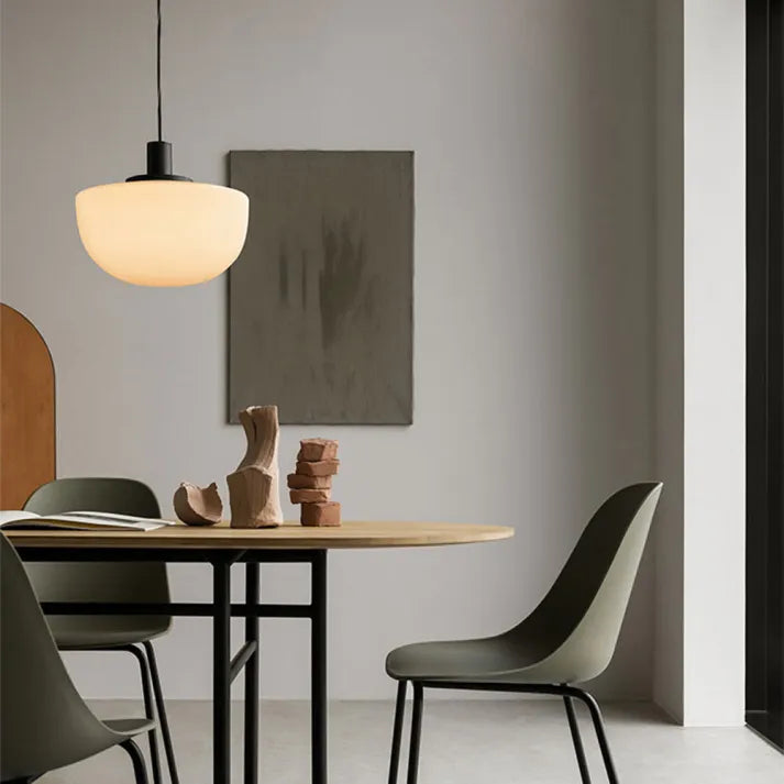 Moderne Glas- und Metallaufhängung – Elegante Globelampe für Küche und Esszimmer