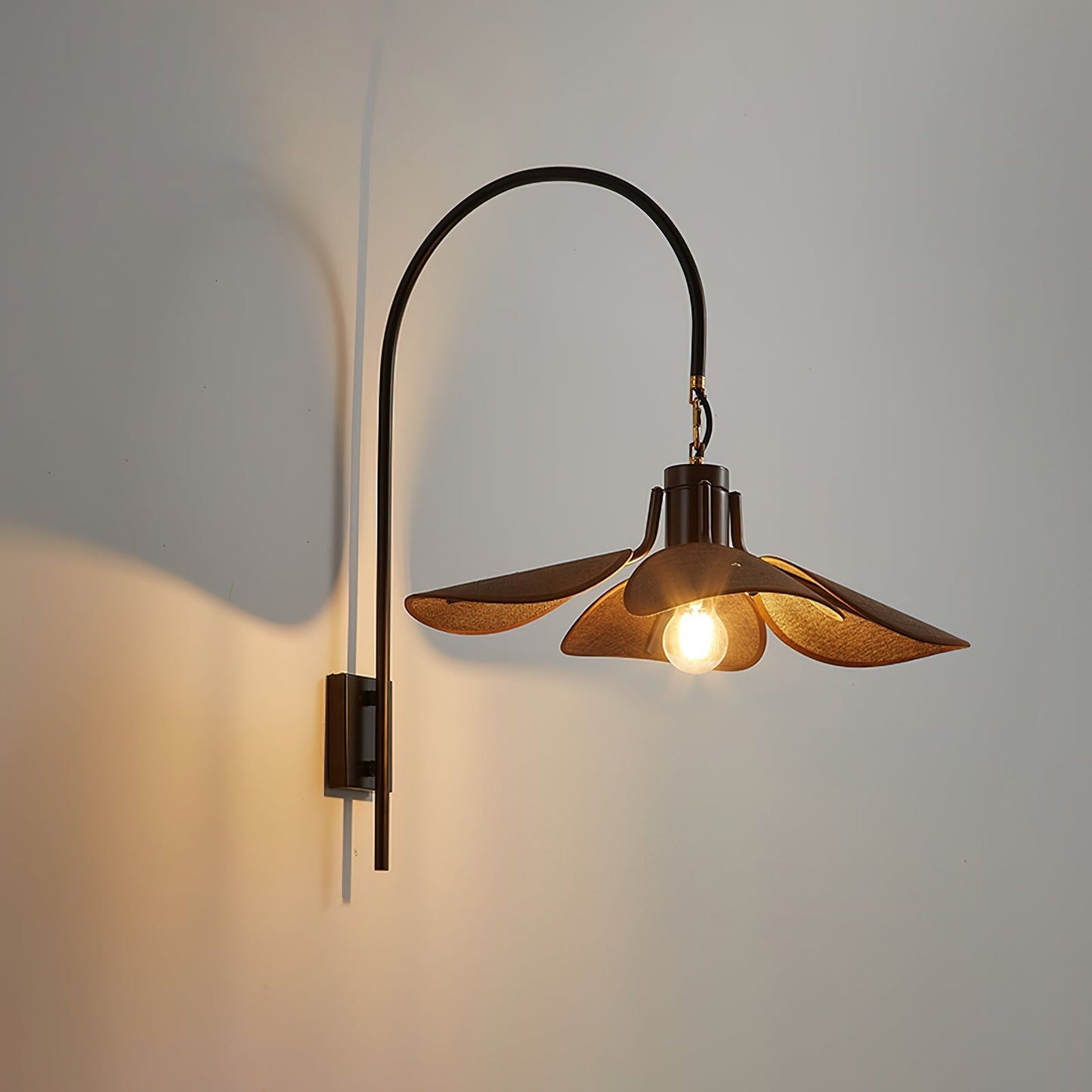 Applikation Petal Bloom – Elegante Wandlampe in Form von Blütenblättern