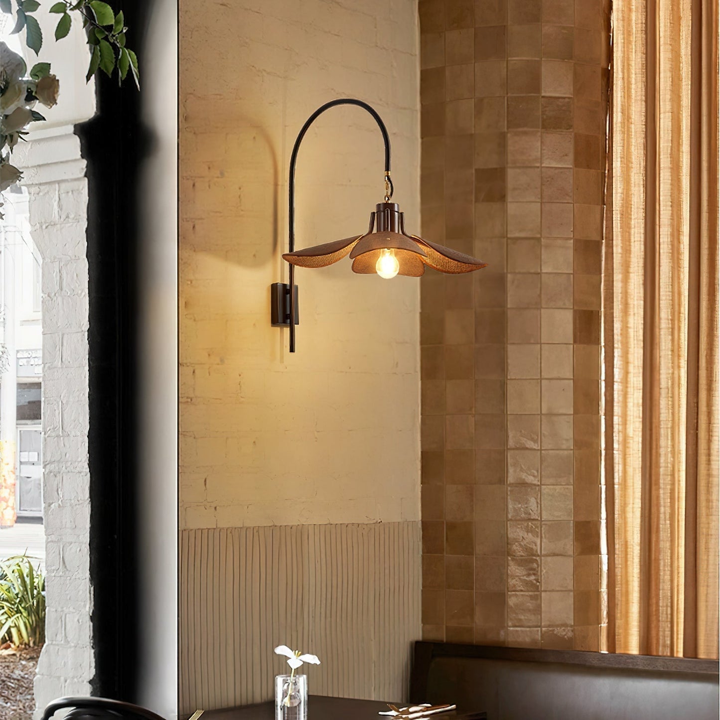 Applikation Petal Bloom – Elegante Wandlampe in Form von Blütenblättern