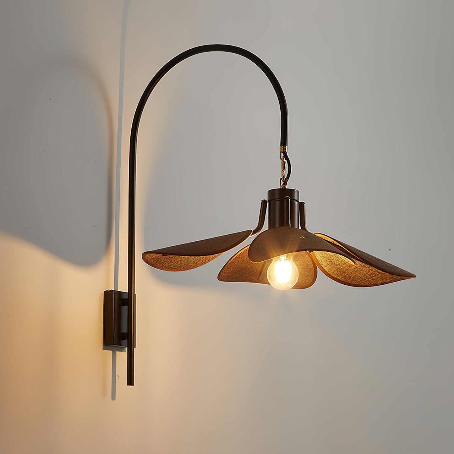 Applikation Petal Bloom – Elegante Wandlampe in Form von Blütenblättern