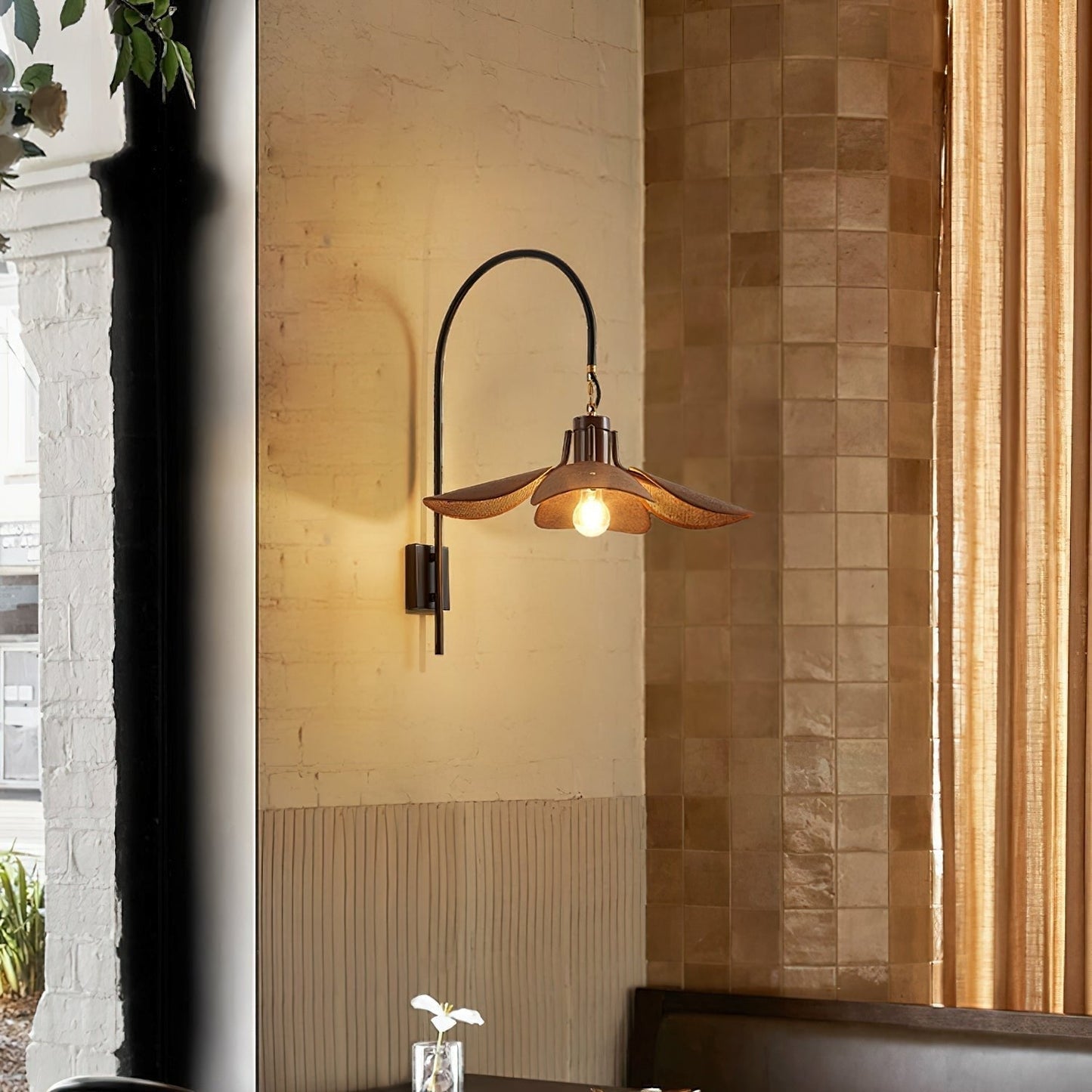 Applikation Petal Bloom – Elegante Wandlampe in Form von Blütenblättern